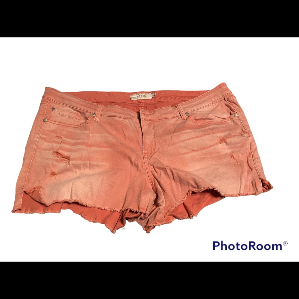 Torrid plus size 24 distressed style frayed hem salmon shorts